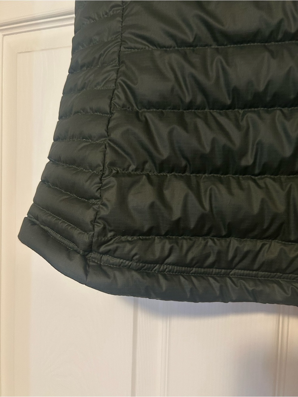 Quince Lightweight Down Packable Puffer Vest - Picture 14 of 16